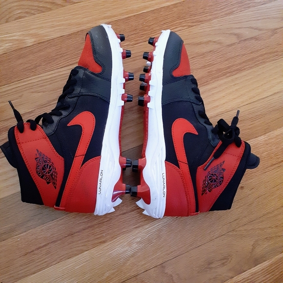 NIKE JORDAN 1 Mid TD BRED Football Cleats   Red & black Size 9 Nike Jordan - Picture 6 of 6